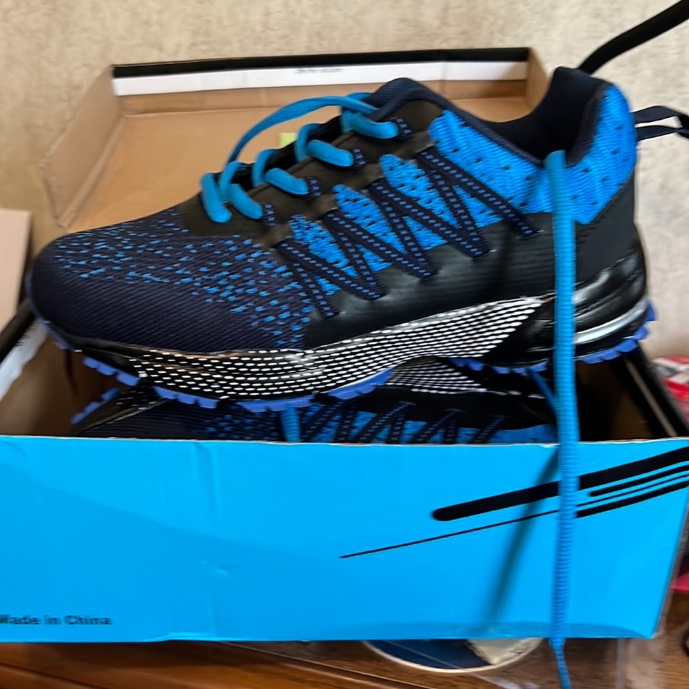 cloud 1 blue black tennis shoes
